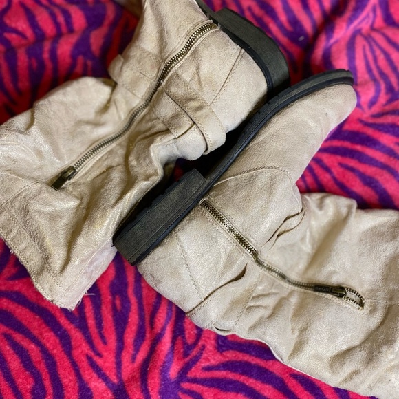 Tan Roxy boots - Picture 7 of 13